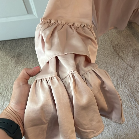 Pink polyester ruffle shirt from Nordstrom - Picture 3 of 3